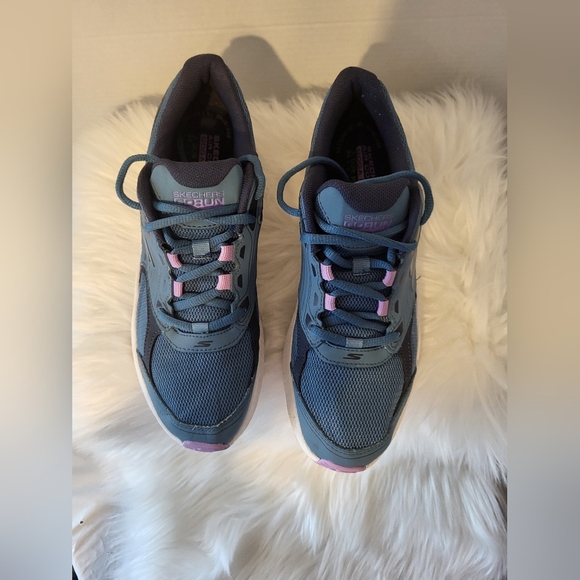 Skeckers Air Cooled Go Run , Size 8 - Picture 2 of 7